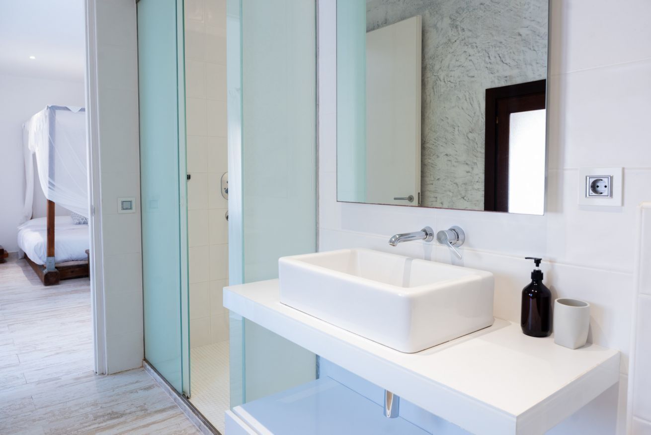 Shower, free toiletries, hair dryer, bathrobes