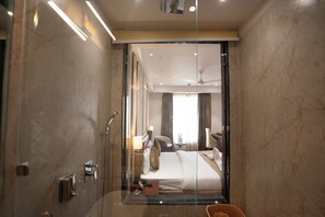 Camera Premium | Bagno | Doccia, set di cortesia gratuito, asciugamani, sapone