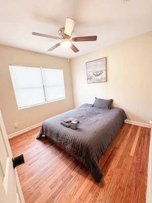 4 bedrooms, desk, iron/ironing board, WiFi