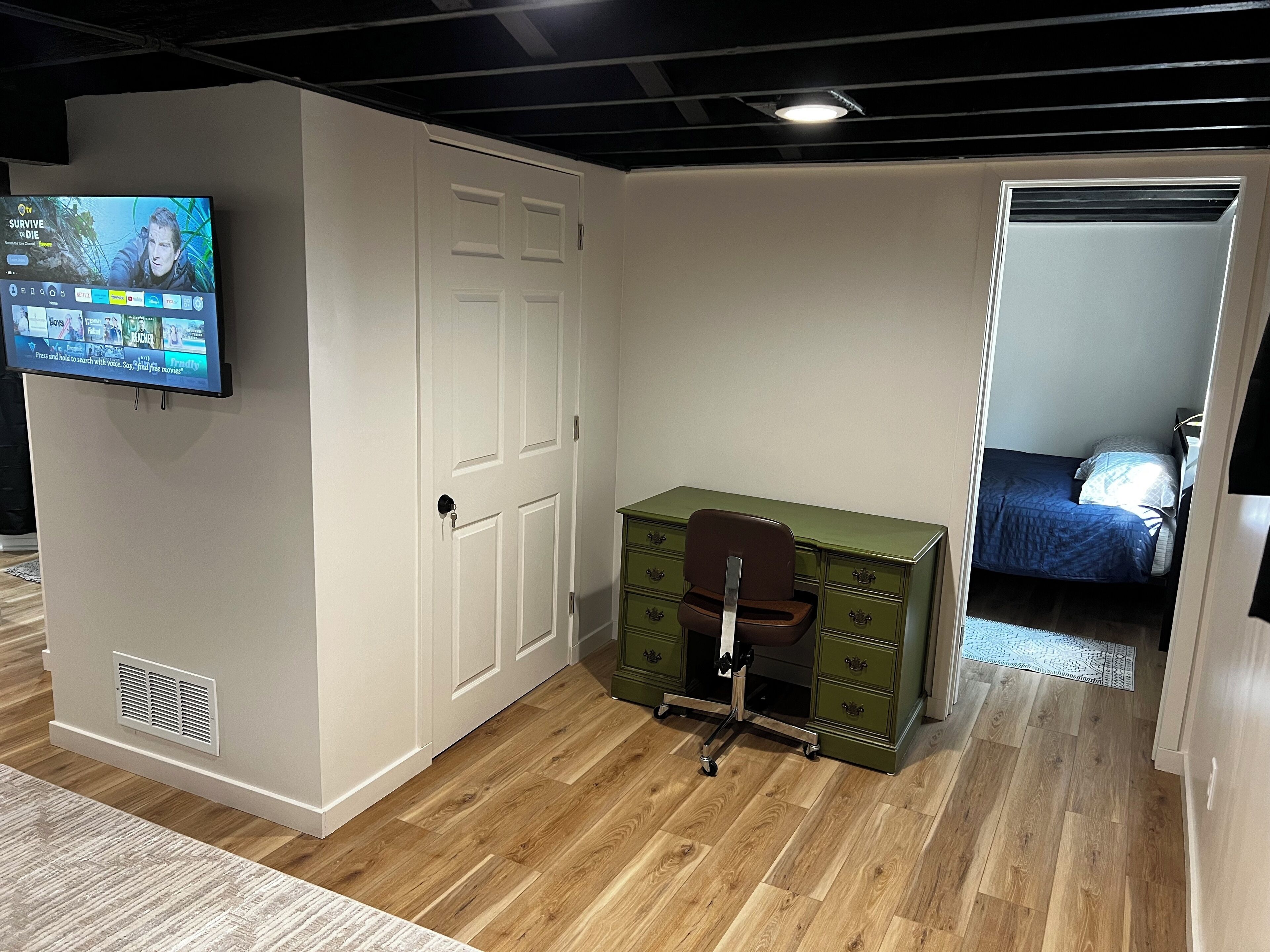 4 bedrooms, desk, iron/ironing board, WiFi