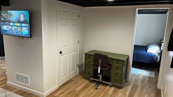 4 bedrooms, desk, iron/ironing board, WiFi
