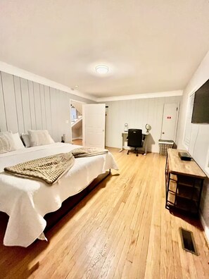 5 Schlafzimmer, Zimmersafe, Schreibtisch, Bügeleisen/Bügelbrett