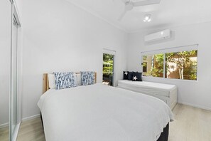 2 bedrooms, iron/ironing board, WiFi, bed sheets - Sunshine beachNoosa,100m to Beach,RENO APRIL 25 (Sunshine Beach)