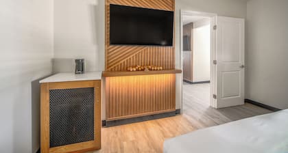 LYFE INN & SUITES by AGA- North Hollywood Universal Studios