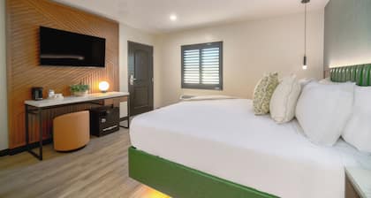 LYFE INN & SUITES by AGA- North Hollywood Universal Studios