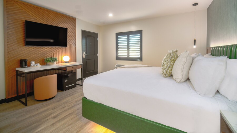 LYFE INN & SUITES by AGA- North Hollywood Universal Studios