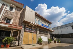 Property entrance - Fabexpress Milan Palace (Faizabad)