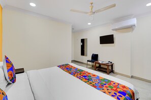 Egyptian cotton sheets, premium bedding, in-room safe - FabHotel Hitek N (Hyderabad)