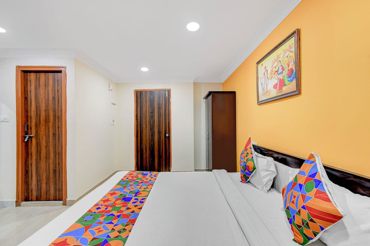 Deluxe Room | Egyptian cotton sheets, premium bedding, in-room safe
