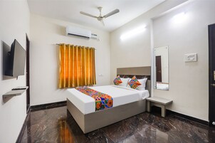 Deluxe Room | Egyptian cotton sheets, premium bedding, in-room safe, soundproofing