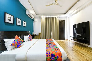 Premium Room | Egyptian cotton sheets, premium bedding, in-room safe - Fabhotel City Suits (Gurugram)