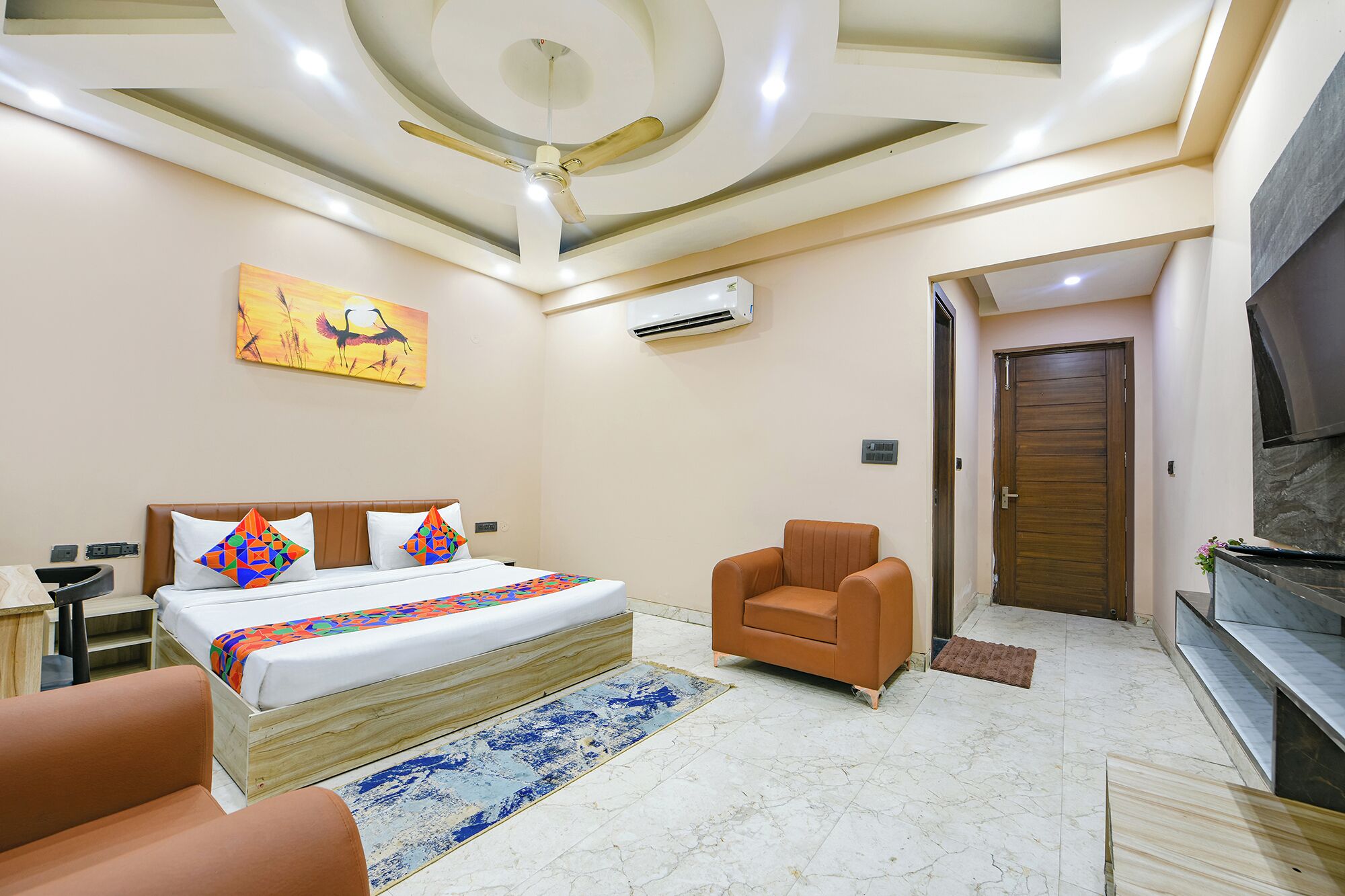 Egyptian cotton sheets, premium bedding, in-room safe, free WiFi