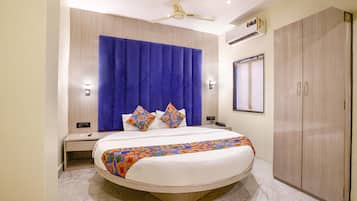 Luxury Suite | Egyptian cotton sheets, premium bedding, in-room safe, desk