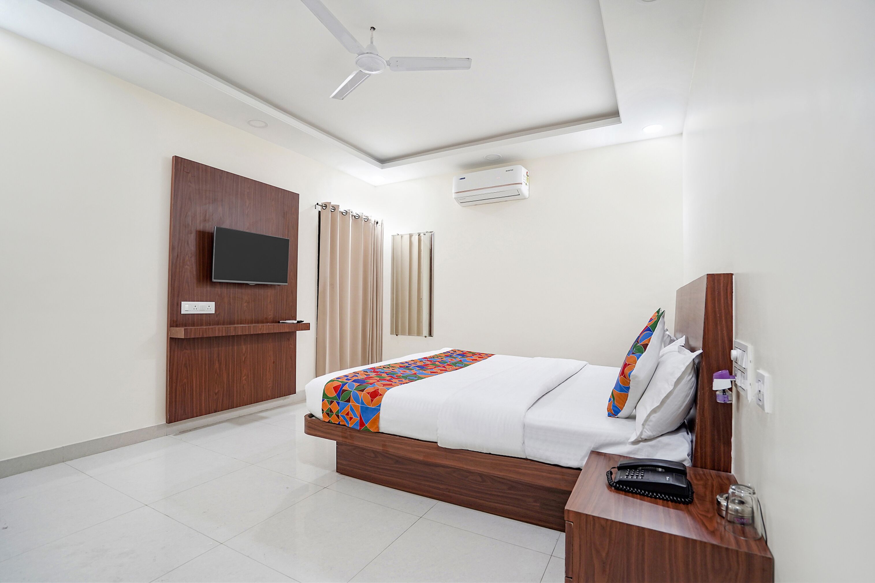 Egyptian cotton sheets, premium bedding, in-room safe