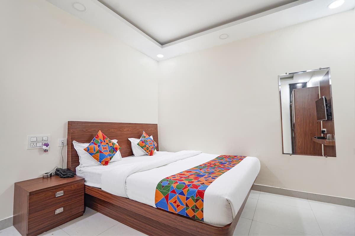 Egyptian cotton sheets, premium bedding, in-room safe