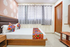 Deluxe kamer | Lakens van Egyptisch katoen, luxe beddengoed, een kluis op de kamer