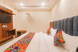Egyptian cotton sheets, premium bedding, in-room safe