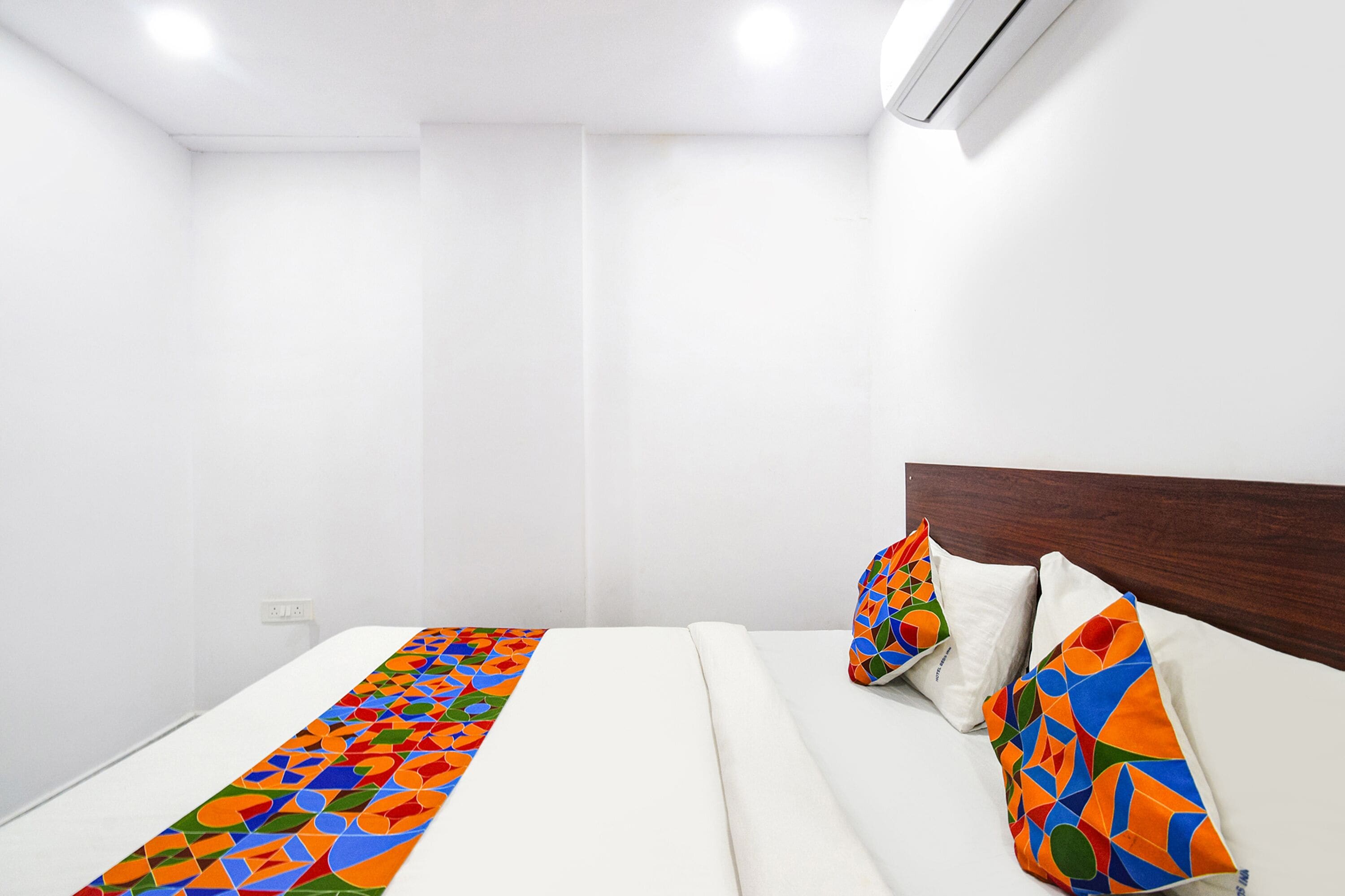 Deluxe Room | Egyptian cotton sheets, premium bedding, in-room safe