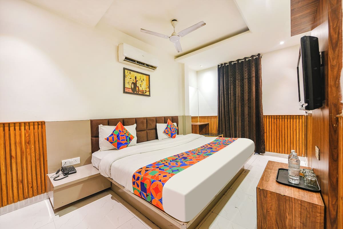 Egyptian cotton sheets, premium bedding, in-room safe