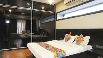 Egyptian cotton sheets, premium bedding, in-room safe