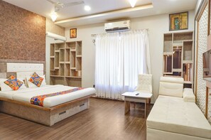 Egyptian cotton sheets, premium bedding, in-room safe