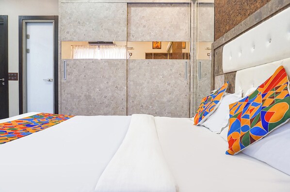 Egyptian cotton sheets, premium bedding, in-room safe - Fabexpress Star Light (Pune)