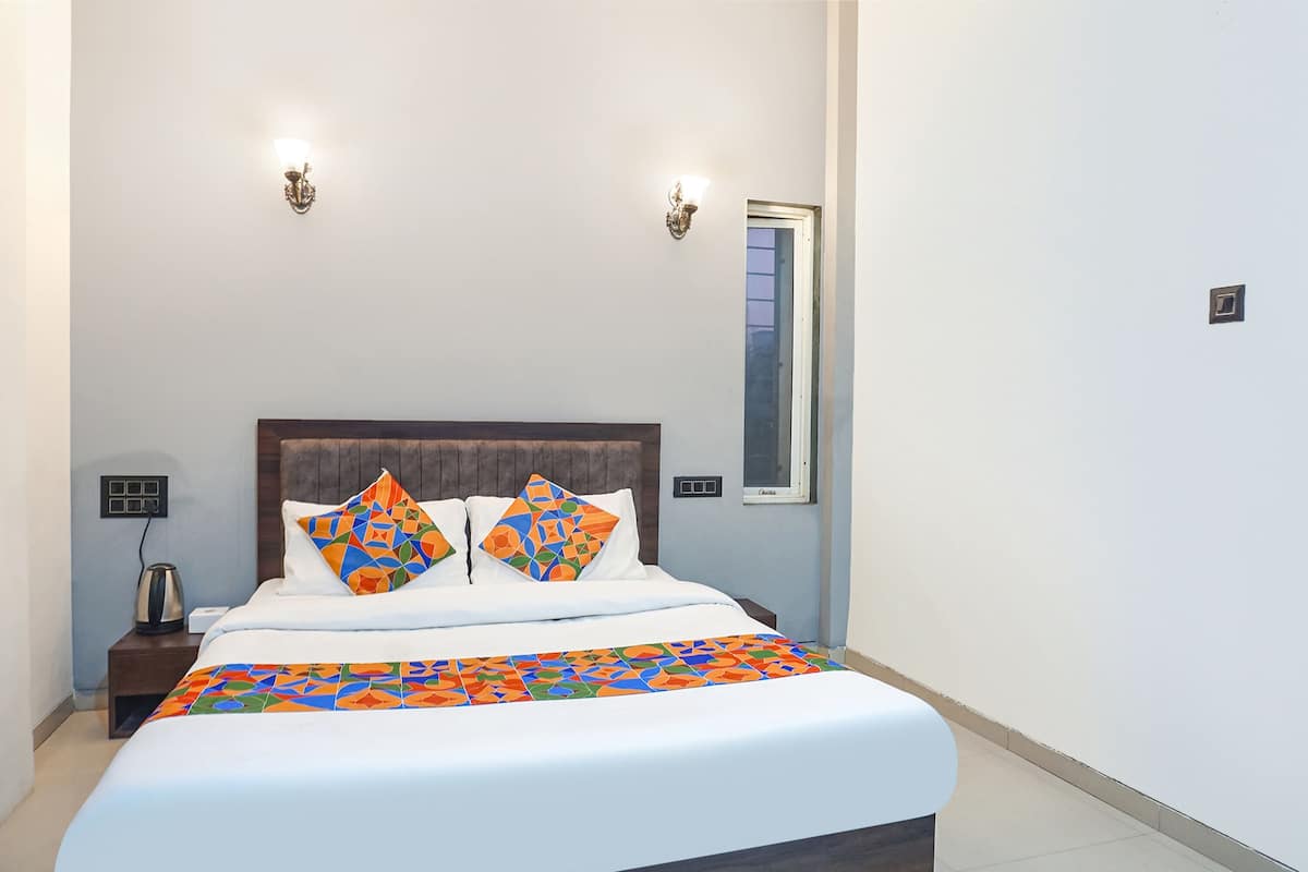 Deluxe Room | Egyptian cotton sheets, premium bedding, in-room safe, free WiFi