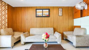 Coin salon dans le hall