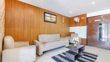 Coin salon dans le hall