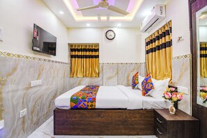 Egyptian cotton sheets, premium bedding, free WiFi, bed sheets - Fabhotel Mn International (Kolkata)