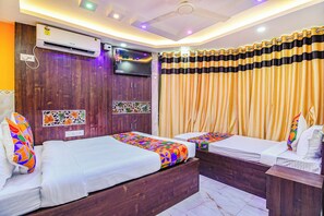 Egyptian cotton sheets, premium bedding, free WiFi, bed sheets