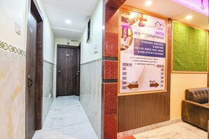 Lobby - Fabhotel Mn International (Kolkata)