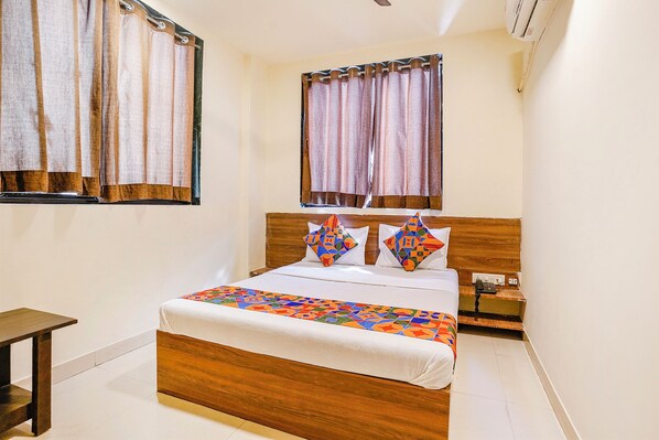 Deluxe Room | Egyptian cotton sheets, premium bedding, free WiFi, bed sheets - Fabexpress Harshita Inn (Navi Mumbai)