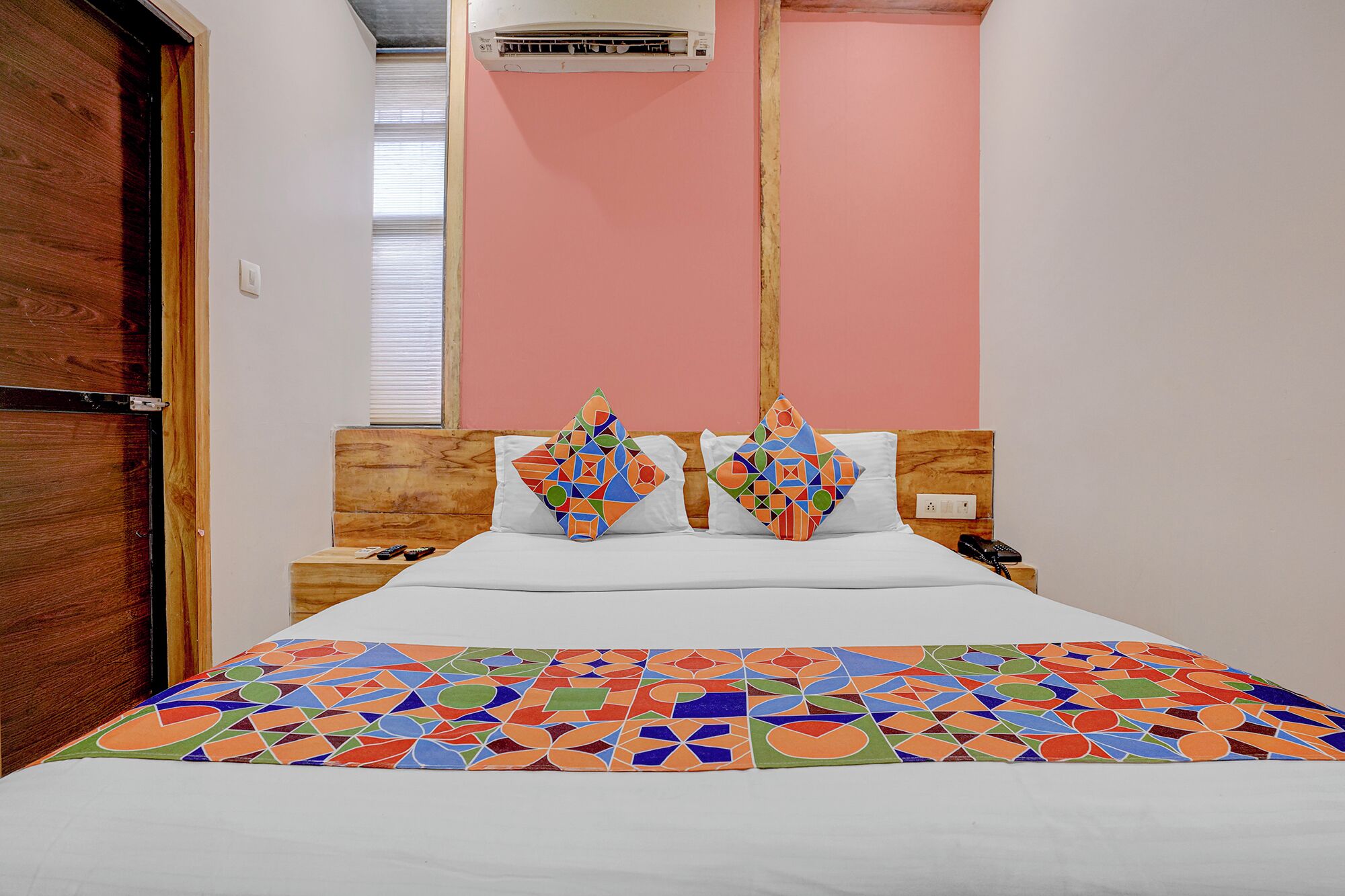 Egyptian cotton sheets, premium bedding, free WiFi, bed sheets