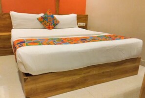 Egyptian cotton sheets, premium bedding, free WiFi, bed sheets - Fabhotel Suncity (Mumbai)