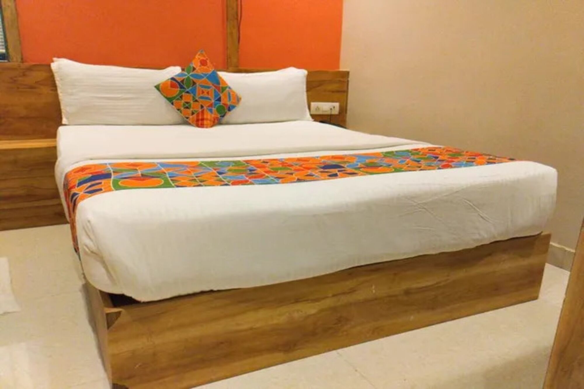 Egyptian cotton sheets, premium bedding, free WiFi, bed sheets