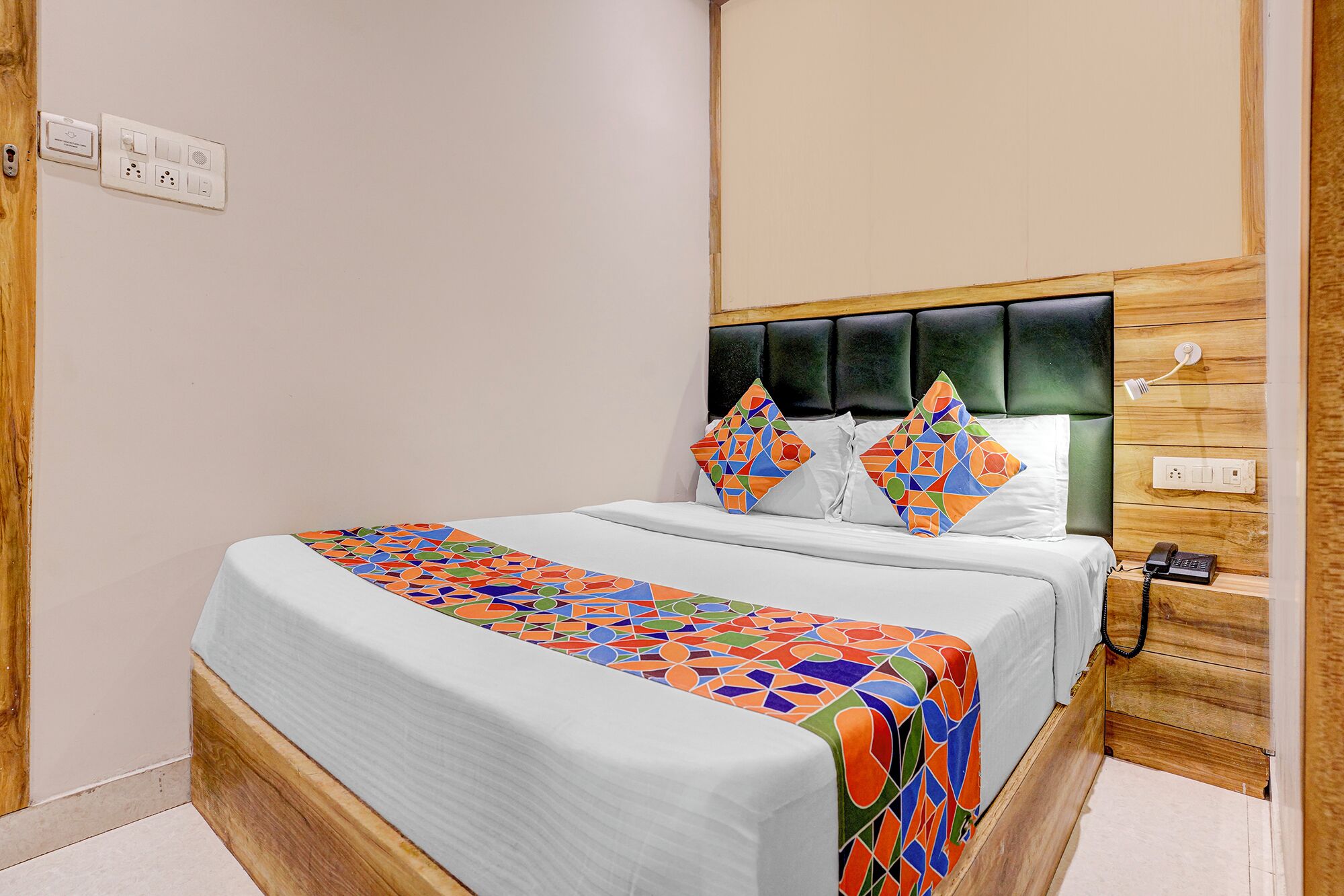 Egyptian cotton sheets, premium bedding, free WiFi, bed sheets