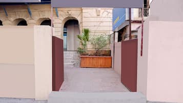 EntrĂ©e de lâhĂ©bergement