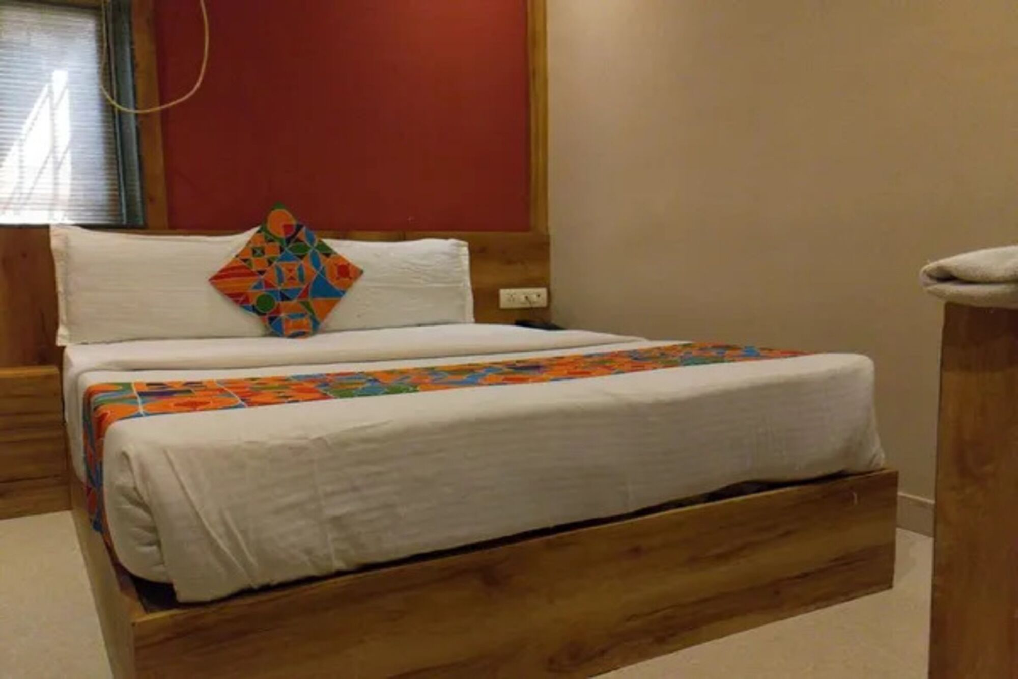 Egyptian cotton sheets, premium bedding, free WiFi, bed sheets