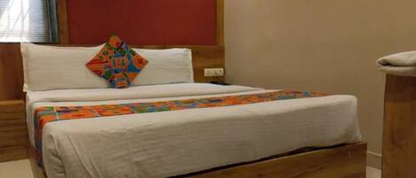 Egyptian cotton sheets, premium bedding, free WiFi, bed sheets