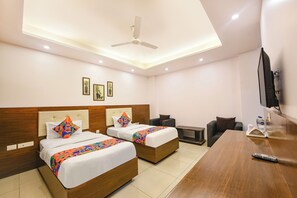 ห้องดีลักซ์ | ผ้าปูที่นอนฝ้ายอียิปต์, เครื่องนอนระดับพรีเมียม, Wi-Fi ฟรี, ผ้าปูที่นอน