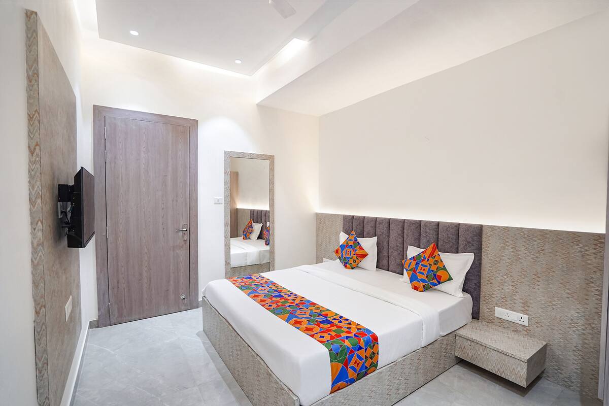 Egyptian cotton sheets, premium bedding, free WiFi, bed sheets