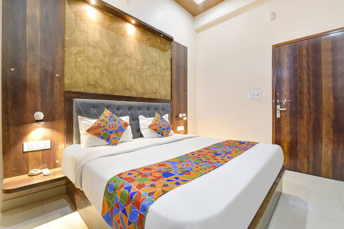 Egyptian cotton sheets, premium bedding, free WiFi, bed sheets