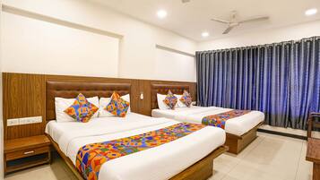 Egyptian cotton sheets, premium bedding, in-room safe, free WiFi