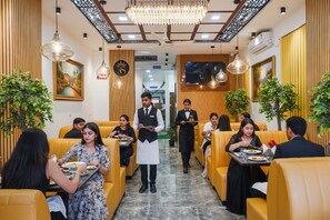 Restaurant - Fabhotel Rising Surya (Paud)