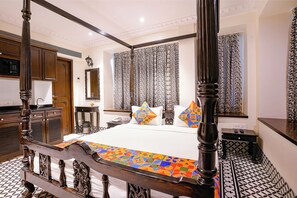 Premium Room | Egyptian cotton sheets, premium bedding, free WiFi, bed sheets - Fabhotel Mumbai Corporate Rooms Jb Nagar (Mumbai)