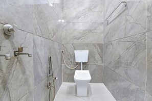 Shower, free toiletries, towels, toilet paper - Fabexpress Lr (Ujjain)