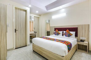 Egyptian cotton sheets, premium bedding, free WiFi, bed sheets - Fabhotel Taugan Inn (New Delhi)