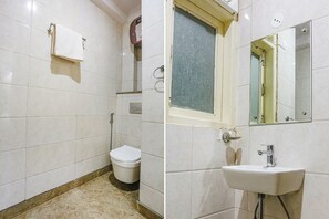Deluxe Room | Bathroom