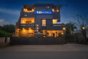 Exterior - Fabhotel Villa The Suites (Prayagraj)
